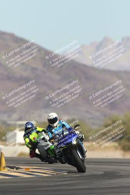 media/Oct-30-2025-Racers Edge (Thu) [[dabbdaf680]]/3-B Group/Session 2 (Turn 14)/